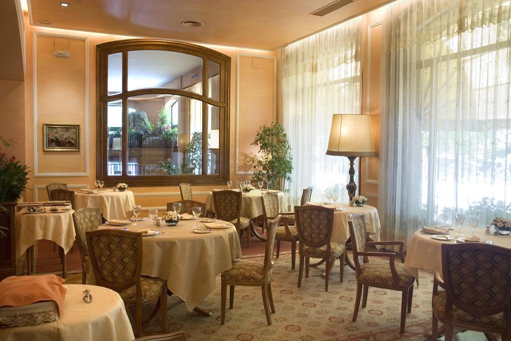 Regencia Colón Hotel Barcelona Restaurante foto